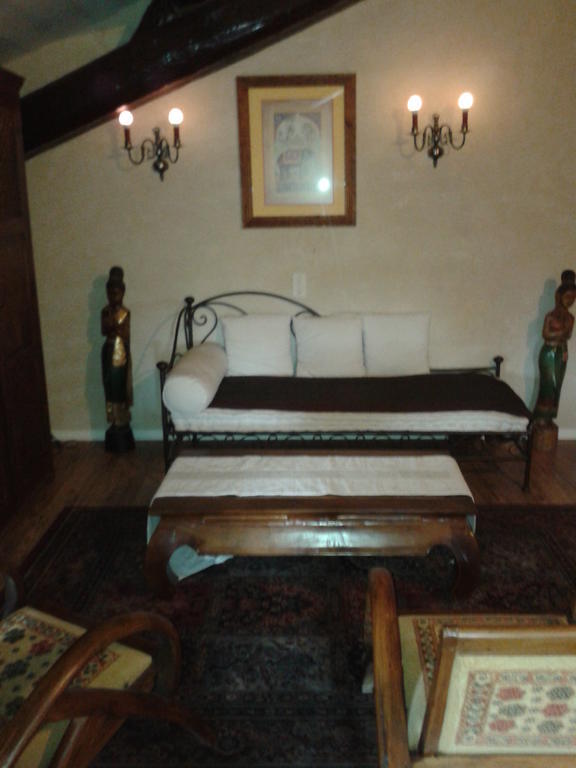 Le Chateau Des Estubiers Bed & Breakfast Serignan-du-Comtat Room photo