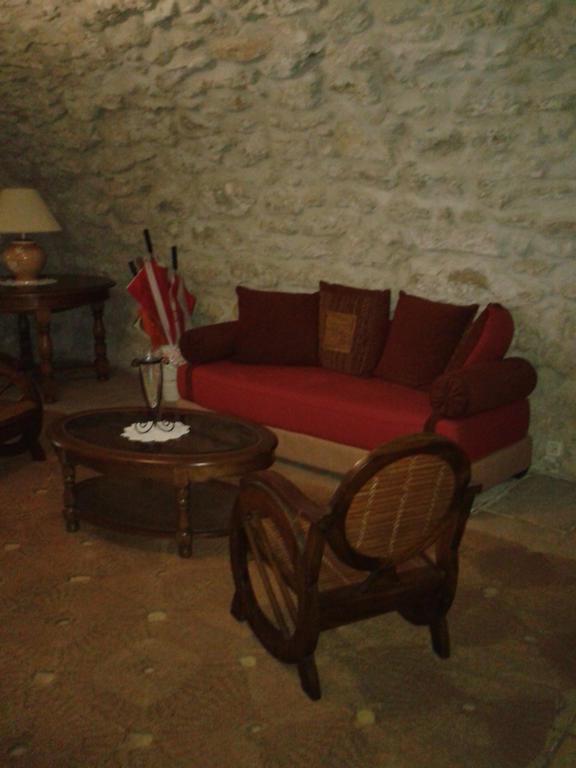 Le Chateau Des Estubiers Bed & Breakfast Serignan-du-Comtat Exterior photo