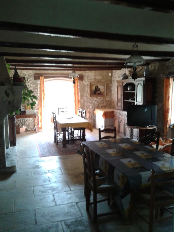 Le Chateau Des Estubiers Bed & Breakfast Serignan-du-Comtat Exterior photo