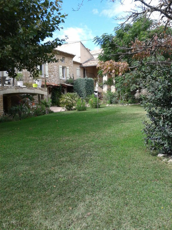 Le Chateau Des Estubiers Bed & Breakfast Serignan-du-Comtat Exterior photo