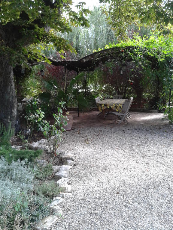 Le Chateau Des Estubiers Bed & Breakfast Serignan-du-Comtat Room photo
