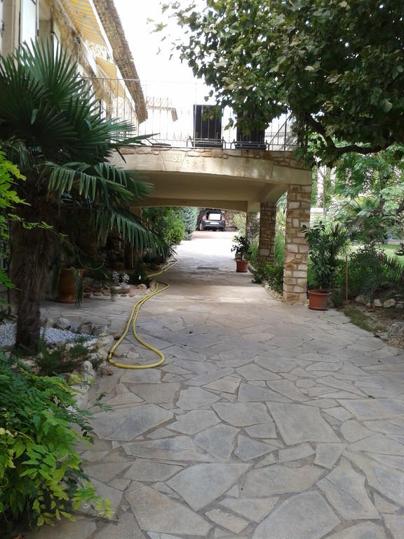 Le Chateau Des Estubiers Bed & Breakfast Serignan-du-Comtat Exterior photo