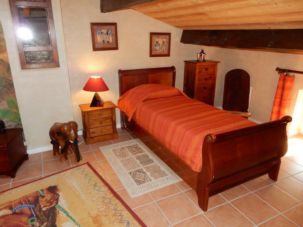 Le Chateau Des Estubiers Bed & Breakfast Serignan-du-Comtat Exterior photo